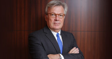 Υποχρεωτικές επιστροφές – υπερφορολόγηση: αδιέξοδο στη φαρμακευτική πολιτική